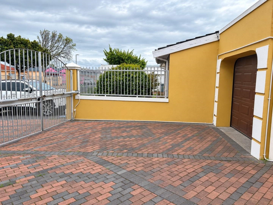 4 Bedroom Property for Sale in Montana Western Cape